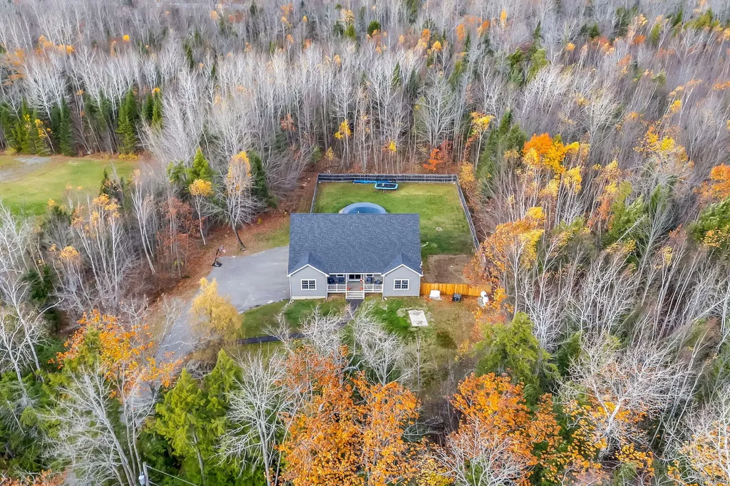 81 Fowler Road Hampden ME 04444