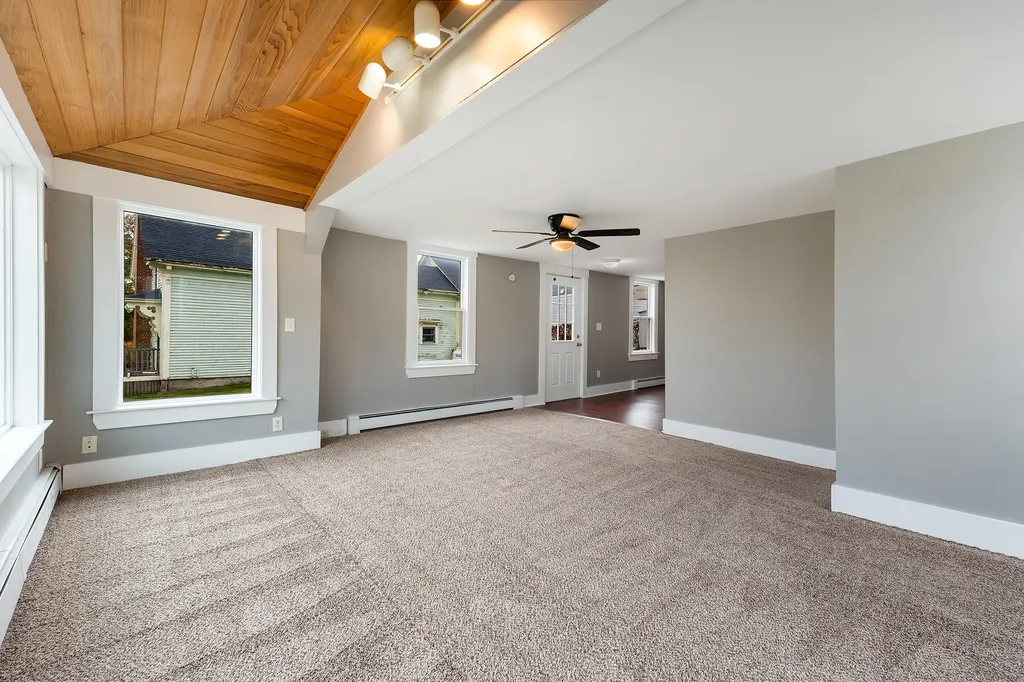 4 Lincoln Street Richmond ME 04357
