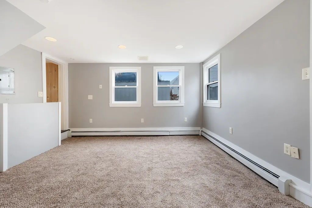 4 Lincoln Street Richmond ME 04357
