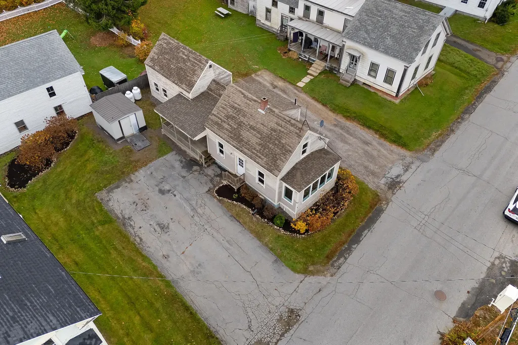 4 Lincoln Street Richmond ME 04357