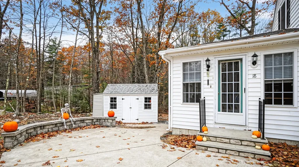 18 Oak Ridge Road Sanford ME 04073