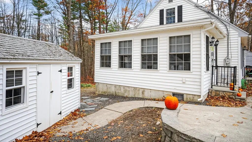 18 Oak Ridge Road Sanford ME 04073