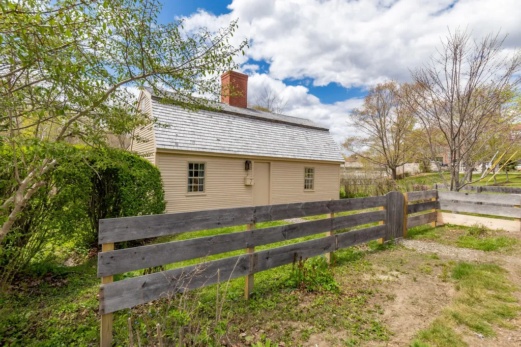 7 Water Street Kennebunk ME 04043