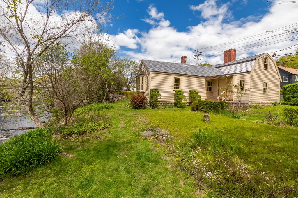 7 Water Street Kennebunk ME 04043