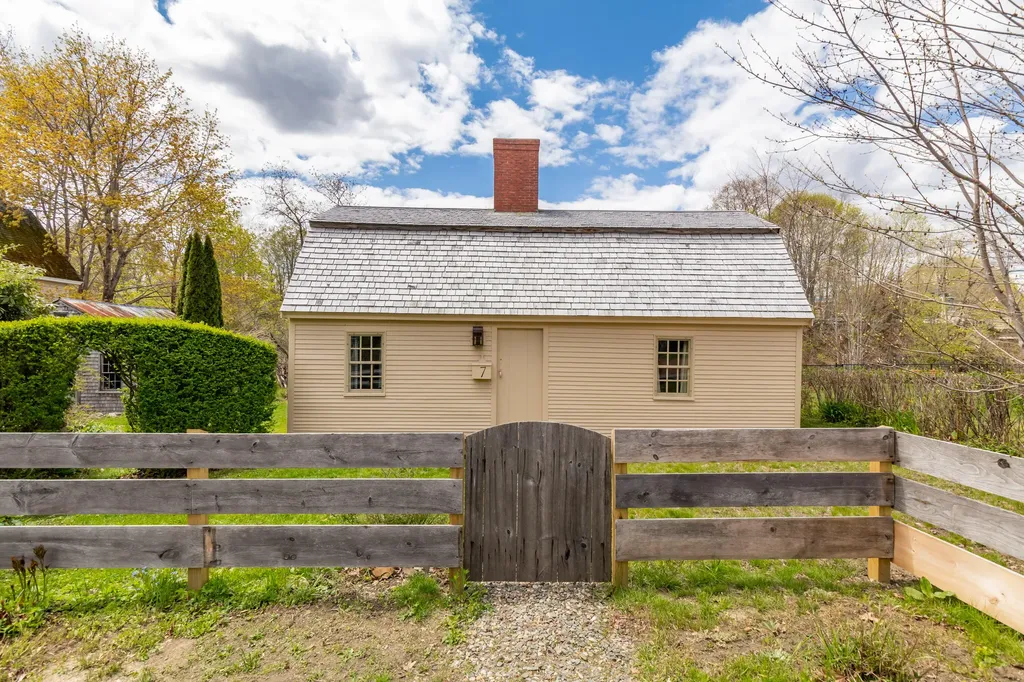 7 Water Street Kennebunk ME 04043