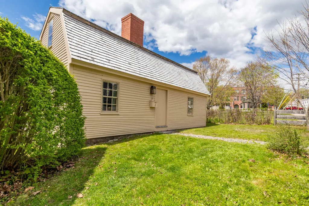 7 Water Street Kennebunk ME 04043