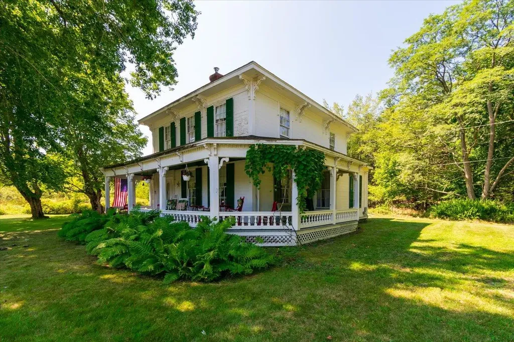 292 & 300 Main Road Islesboro ME 04848