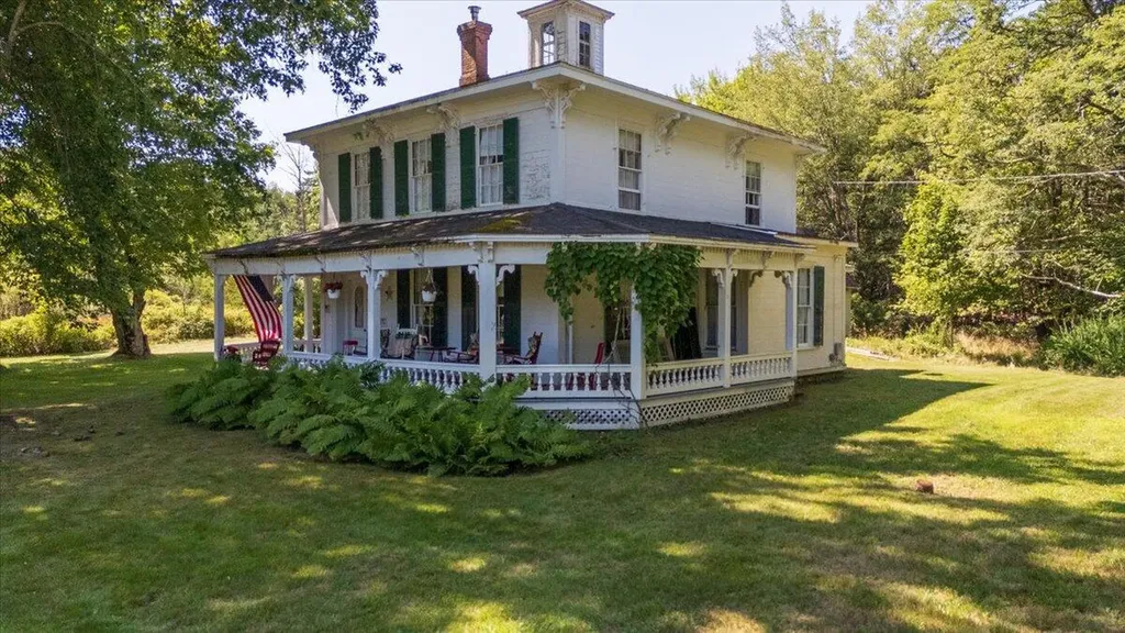 292 & 300 Main Road Islesboro ME 04848
