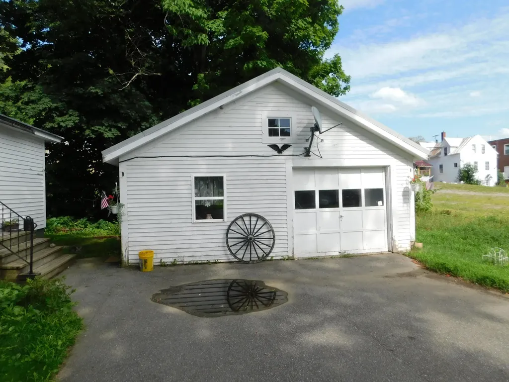 9 Collins Street Bingham ME 04920