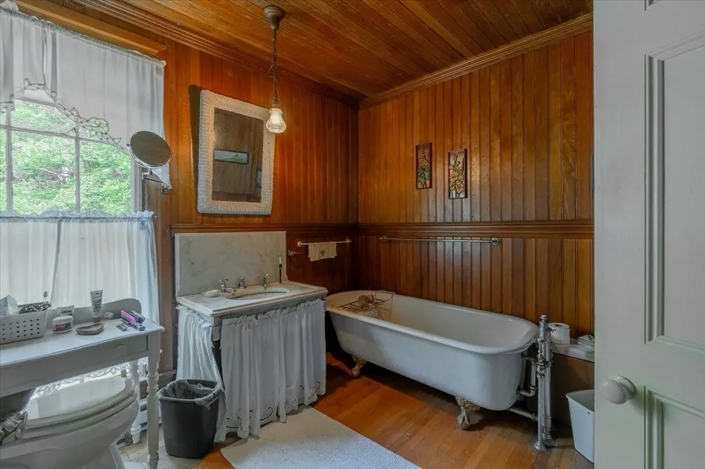292 Main Road Islesboro ME 04848