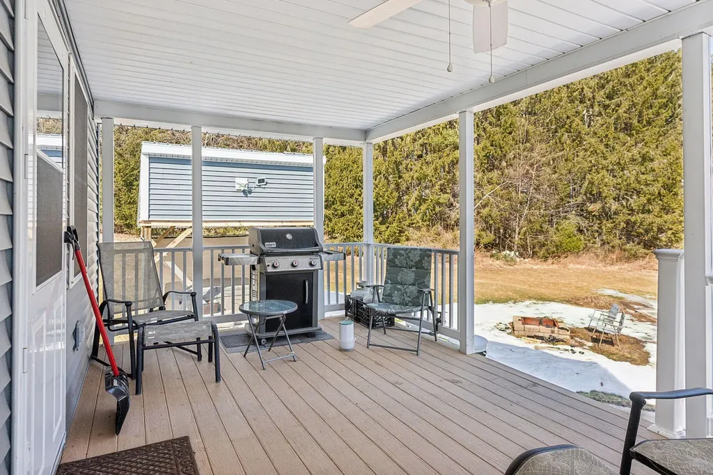 20 Pitt Road Windsor ME 04363