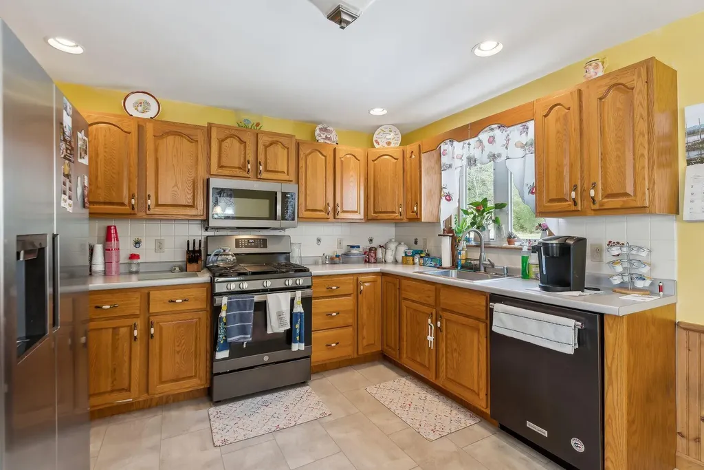 20 Pitt Road Windsor ME 04363
