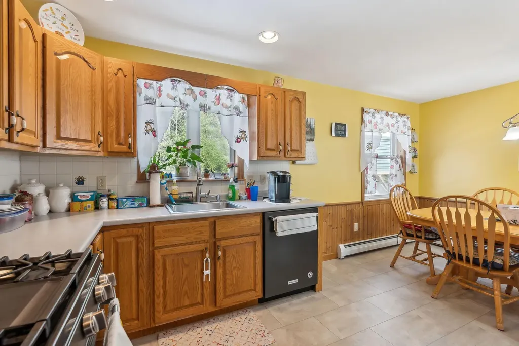 20 Pitt Road Windsor ME 04363