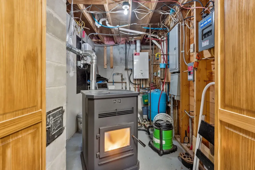 20 Pitt Road Windsor ME 04363