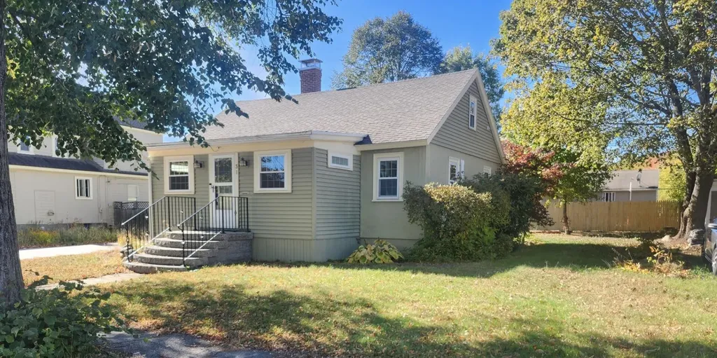 31 Ridgeway Avenue Sanford ME 04073