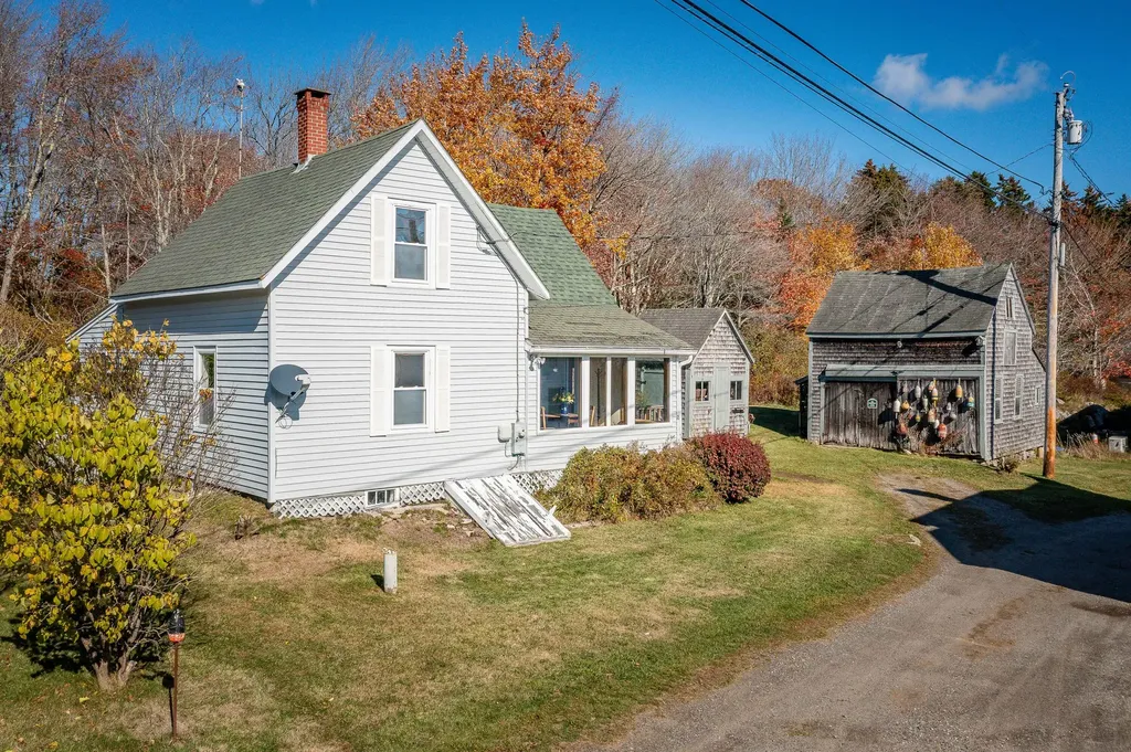 18 Third & Patricia Street Saint George ME 04859