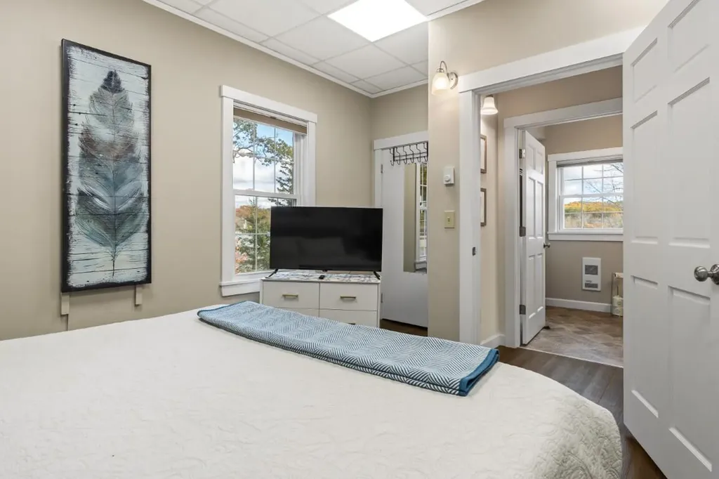 43 Oak Street Boothbay Harbor ME 04538
