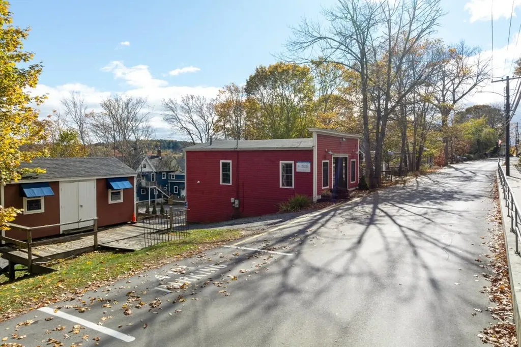 43 Oak Street Boothbay Harbor ME 04538