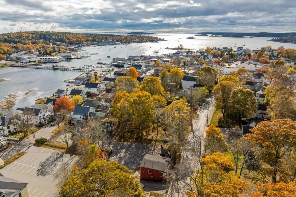 43 Oak Street Boothbay Harbor ME 04538