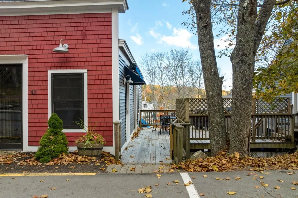 43 Oak Street Boothbay Harbor ME 04538
