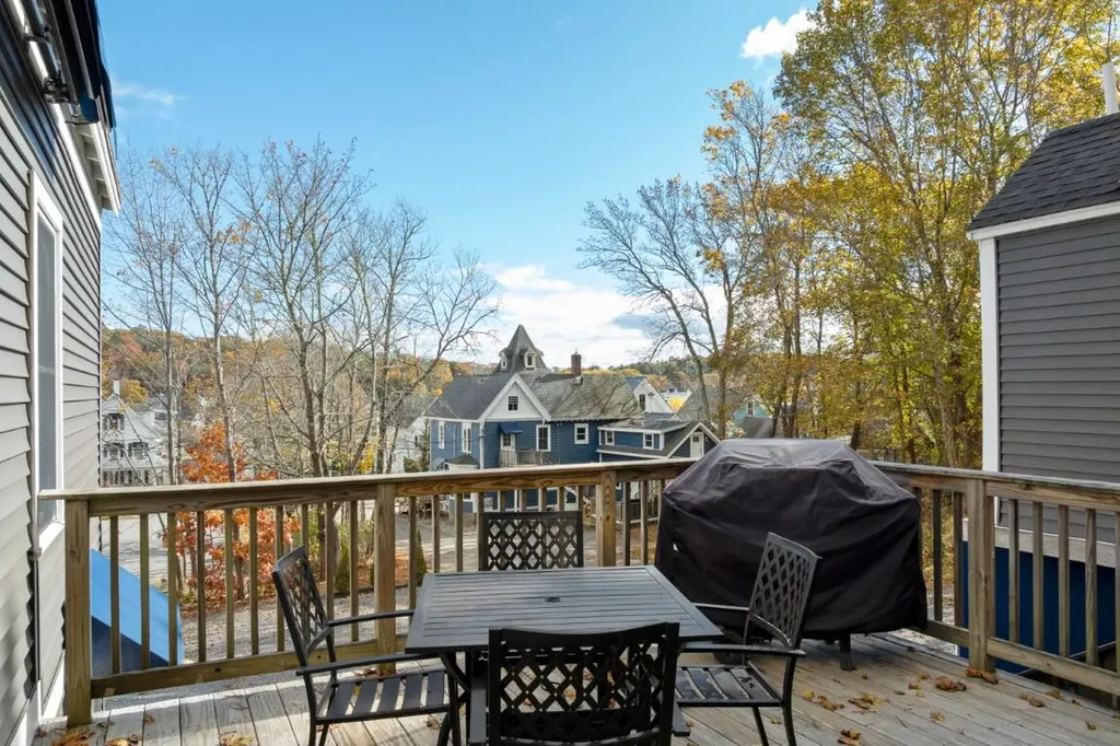 43 Oak Street Boothbay Harbor ME 04538