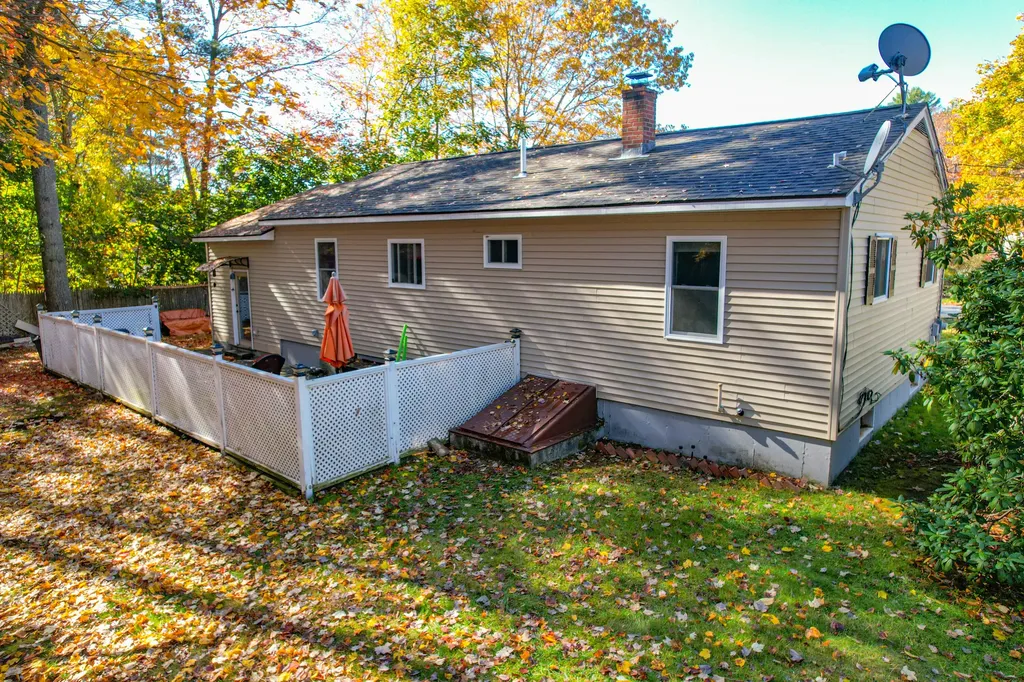 21 Barrows Drive Topsham ME 04086