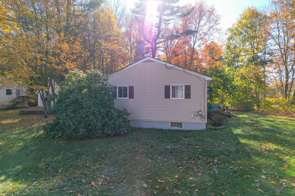 21 Barrows Drive Topsham ME 04086