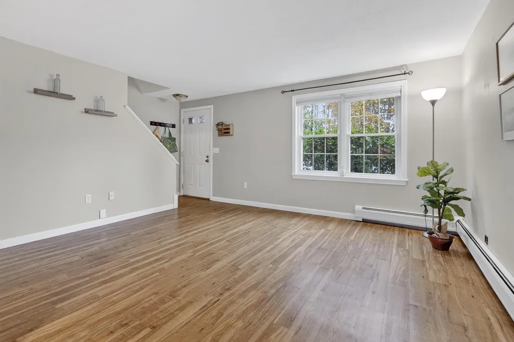 9 Jamestown Court South Portland ME 04106