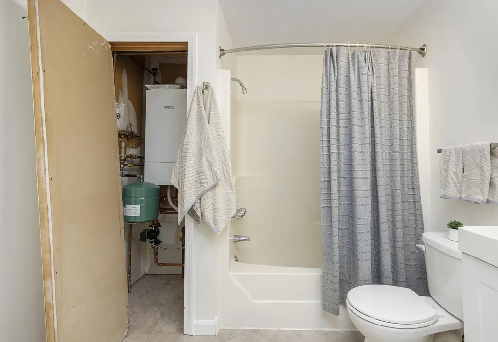 9 Jamestown Court South Portland ME 04106