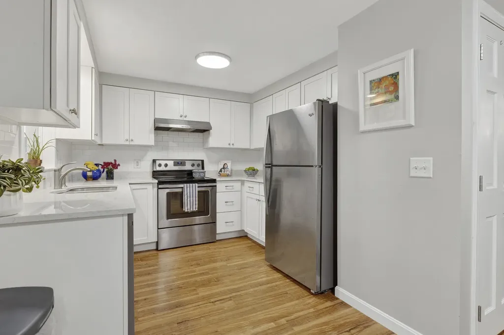 9 Jamestown Court South Portland ME 04106