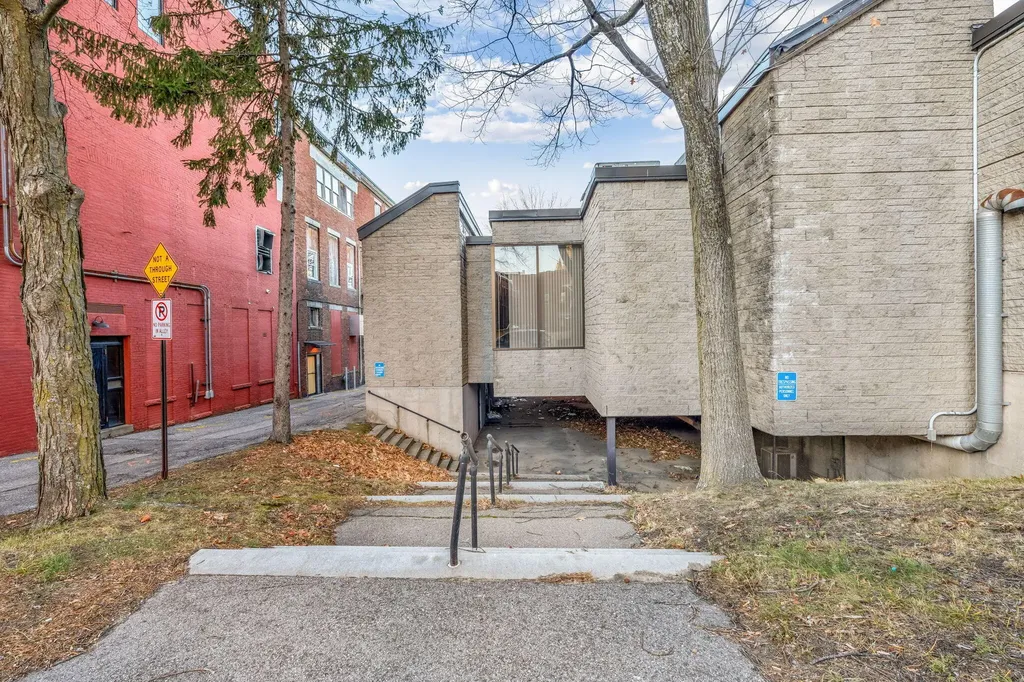 85 Park Street Lewiston ME 04240