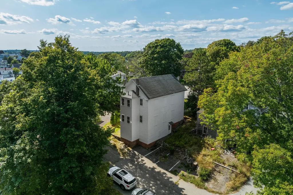25 Oak Street Boothbay Harbor ME 04538