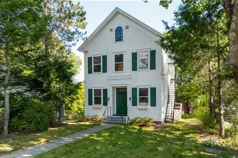 25 Oak Street Boothbay Harbor ME 04538