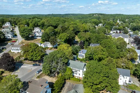 25 Oak Street Boothbay Harbor ME 04538