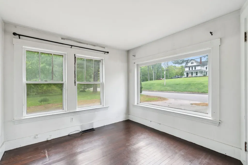 705 + 707 Maine Avenue Farmingdale ME 04344