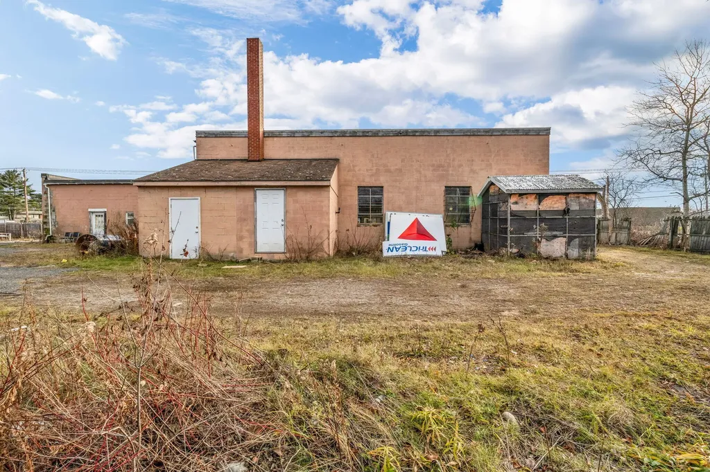 1567 Hammond Street Bangor ME 04401