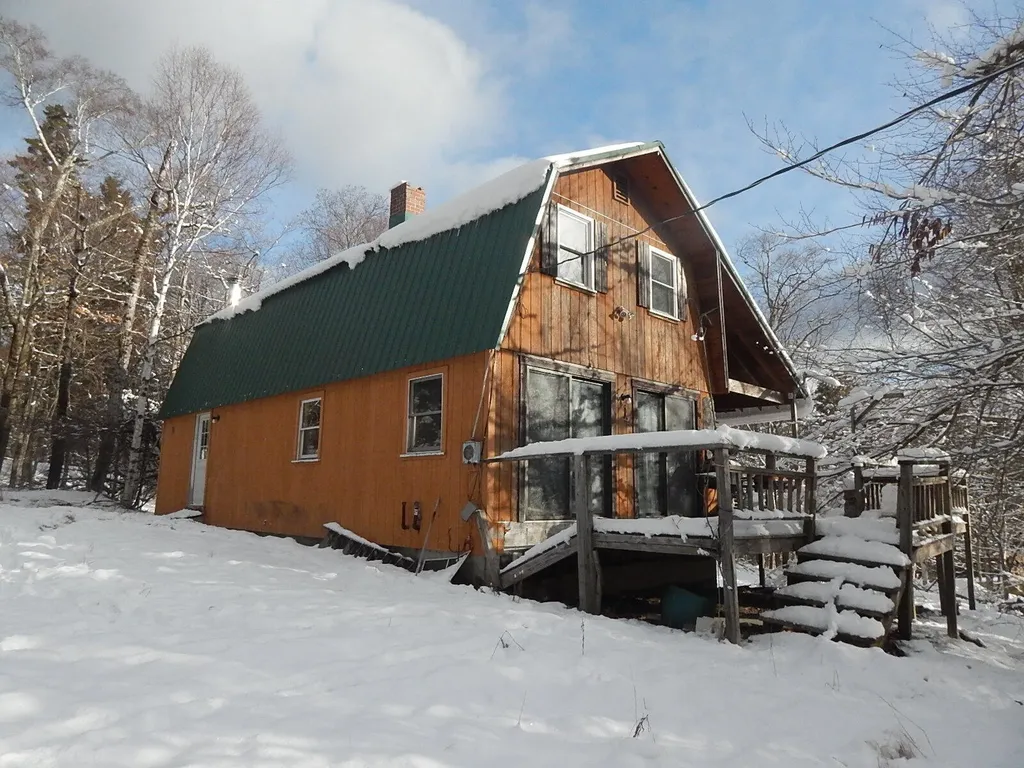 17 W Birch Lane Beaver Cove ME 04441