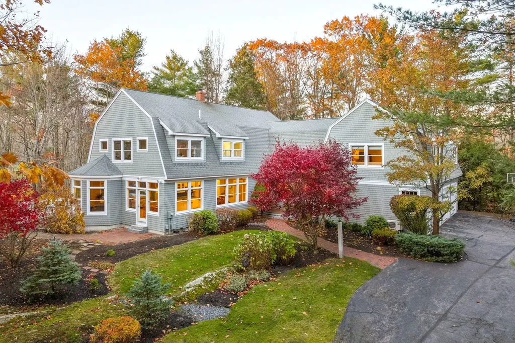 89 Oakmont Drive Falmouth ME 04105