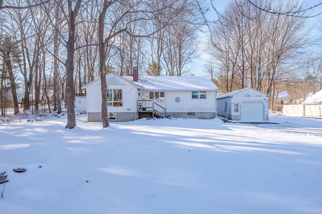 2 Wainwright Avenue Kittery ME 03904