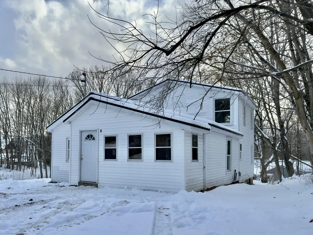 35 Chase Avenue Mexico ME 04257