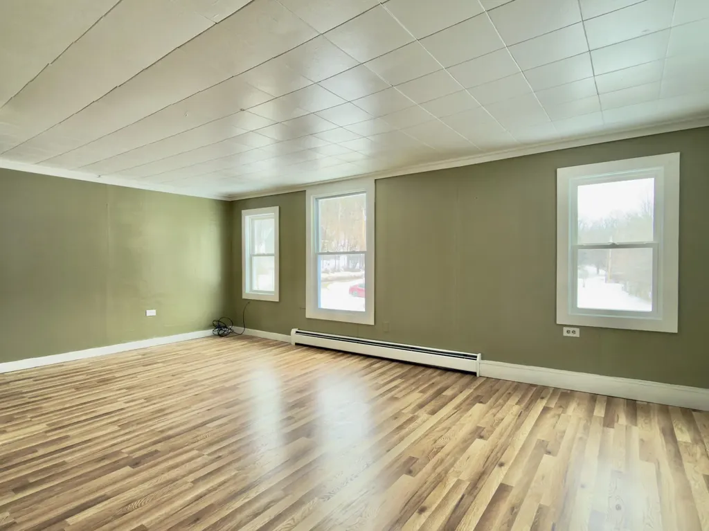 35 Chase Avenue Mexico ME 04257