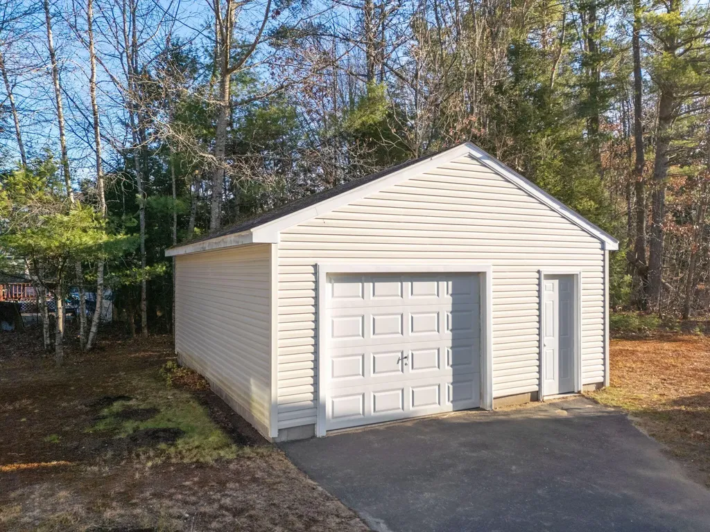 6 Commodore Drive Sanford ME 04073