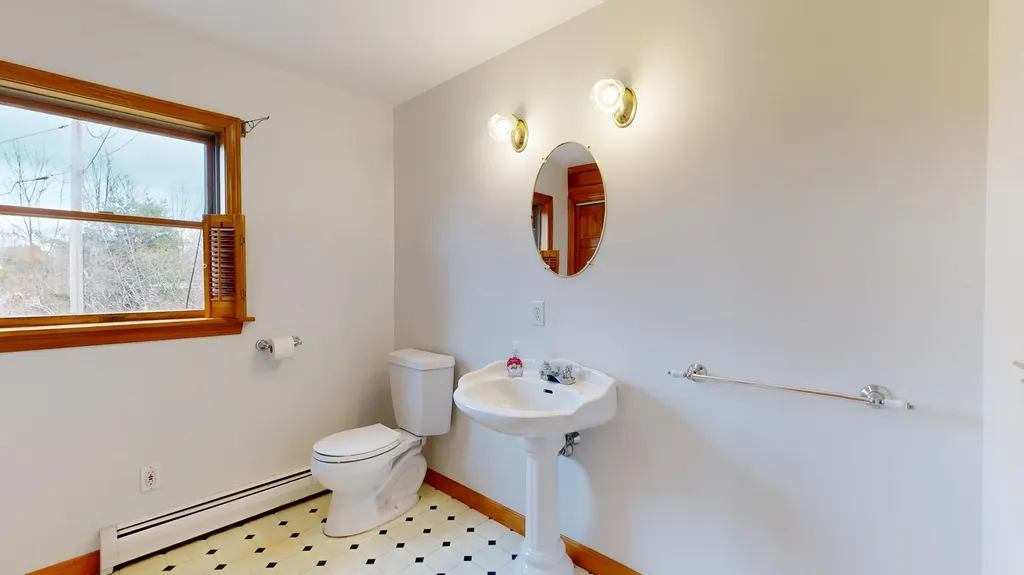 466 Middle Road Sabattus ME 04280