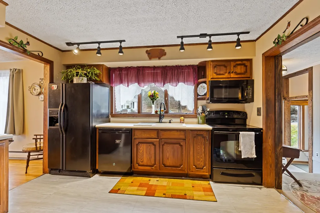 13 Chase Avenue Augusta ME 04330
