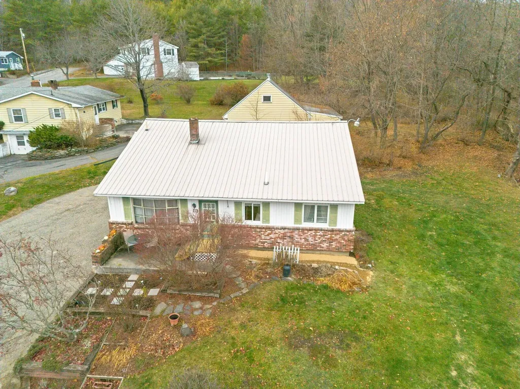13 Chase Avenue Augusta ME 04330