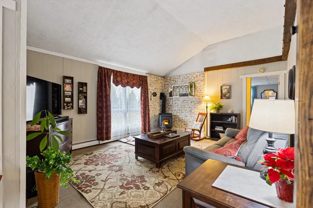 13 Chase Avenue Augusta ME 04330
