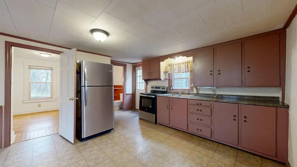 8 Howe Street Lewiston ME 04240