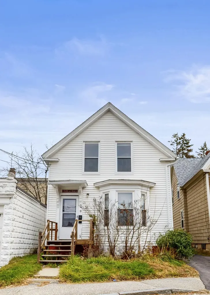 8 Howe Street Lewiston ME 04240