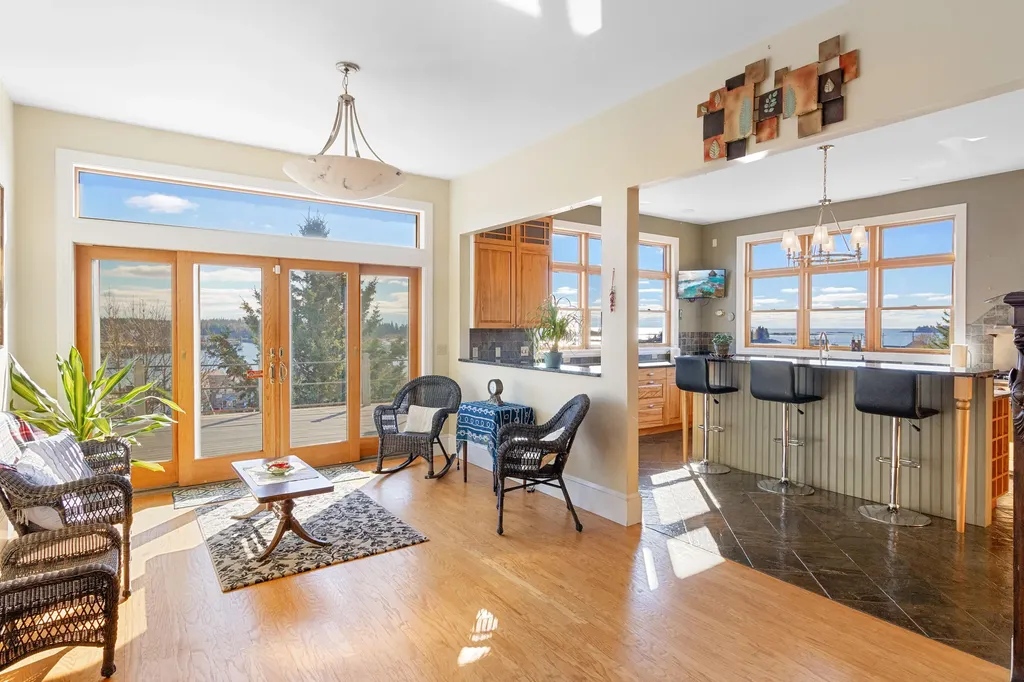 38 W. Main W Main Street Vinalhaven ME 04863