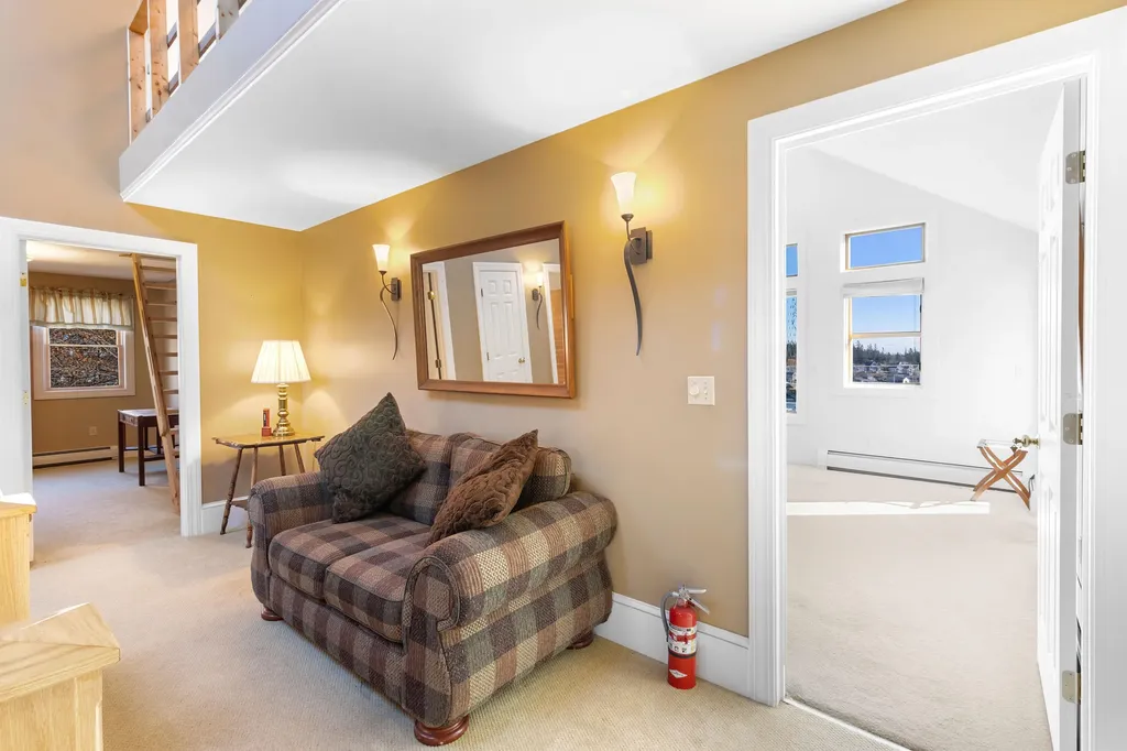 38 W. Main W Main Street Vinalhaven ME 04863